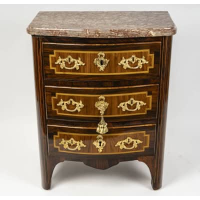 Commode d’époque Louis XV (1724 – 1774).