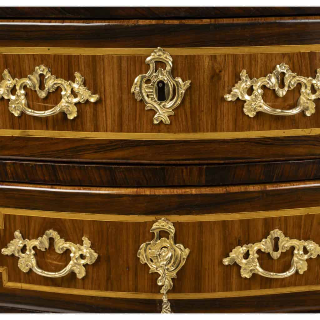 Commode d’époque Louis XV (1724 – 1774). 4