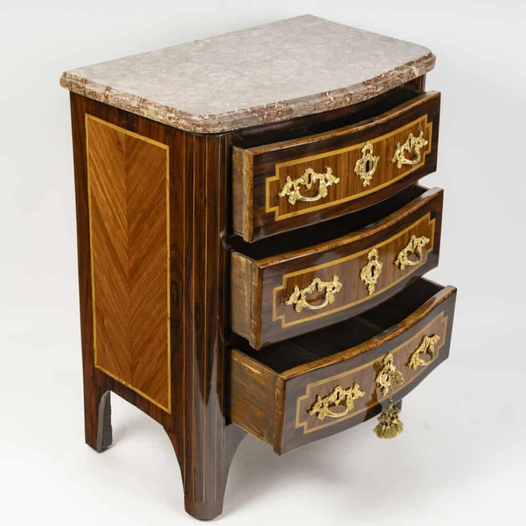 Commode d’époque Louis XV (1724 – 1774). 8