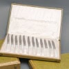 Service de coutellerie de 36 couteaux en coffret d’origine ART DECO 12