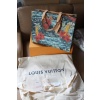 Sac plat Louis Vuitton édition limitée 2024 avec toile Monogram Surfin, neuf 24