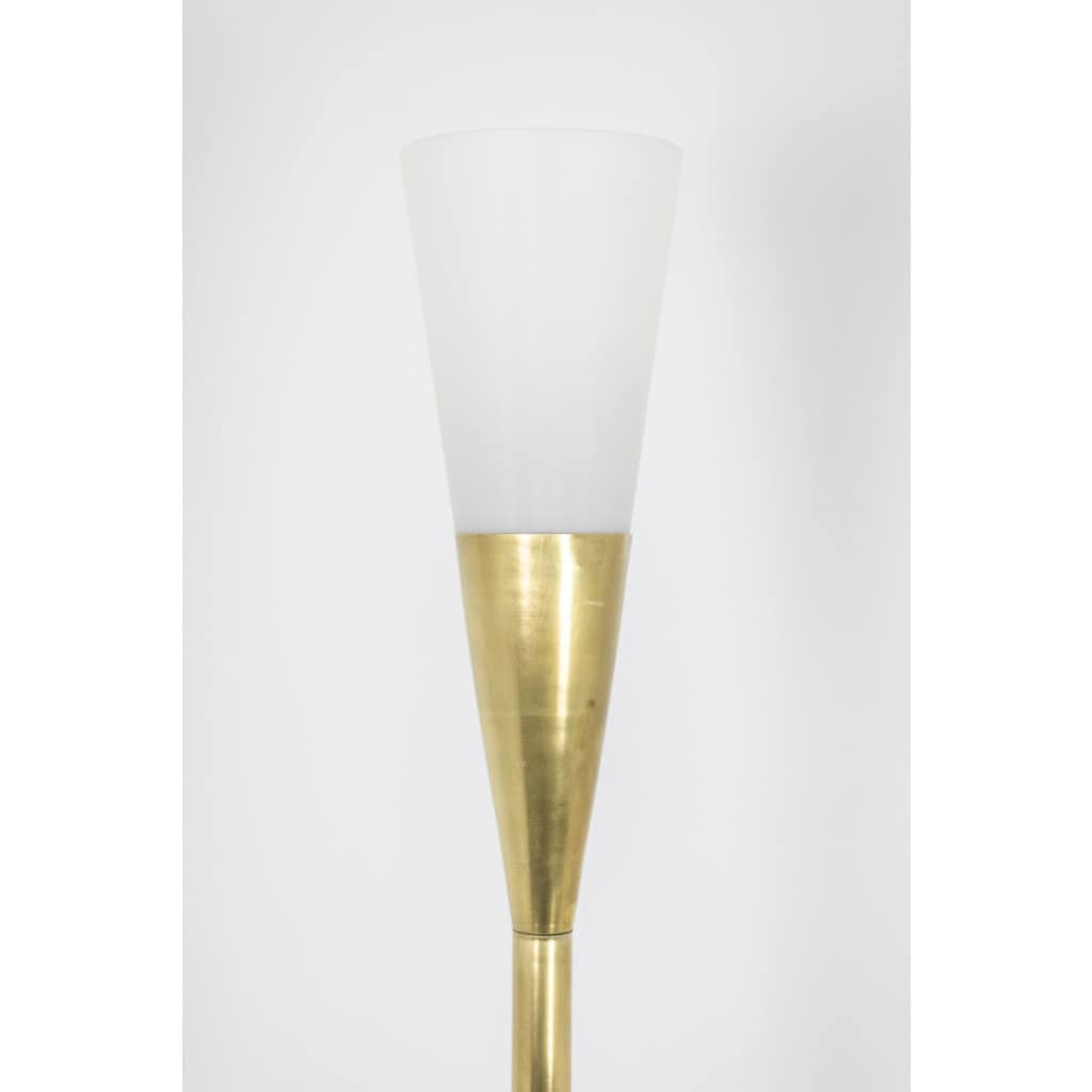 Arredoluce. Lampadaire en laiton doré et opaline. Années 1960.LS61143309I 5