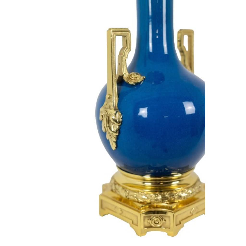 Lampe à anses en porcelaine bleue et bronze doré. Circa 1880. LS6040309I 9