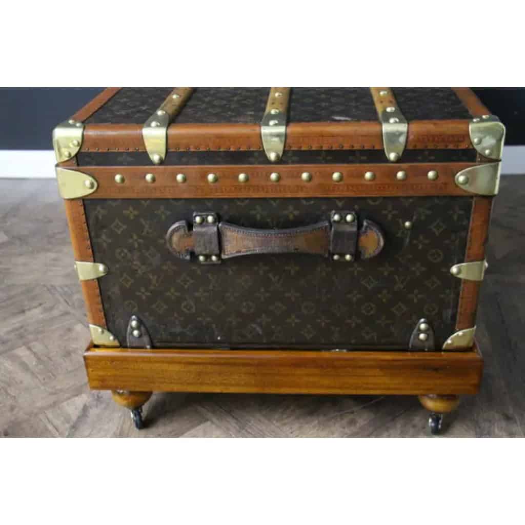 Malle Louis Vuitton des années 1920 monogrammée, 110 cm 11