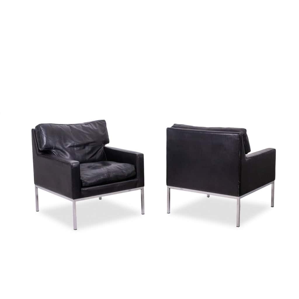 Paire de fauteuils en cuir noir et métal chromé. Années 1970. LS61441453J 3