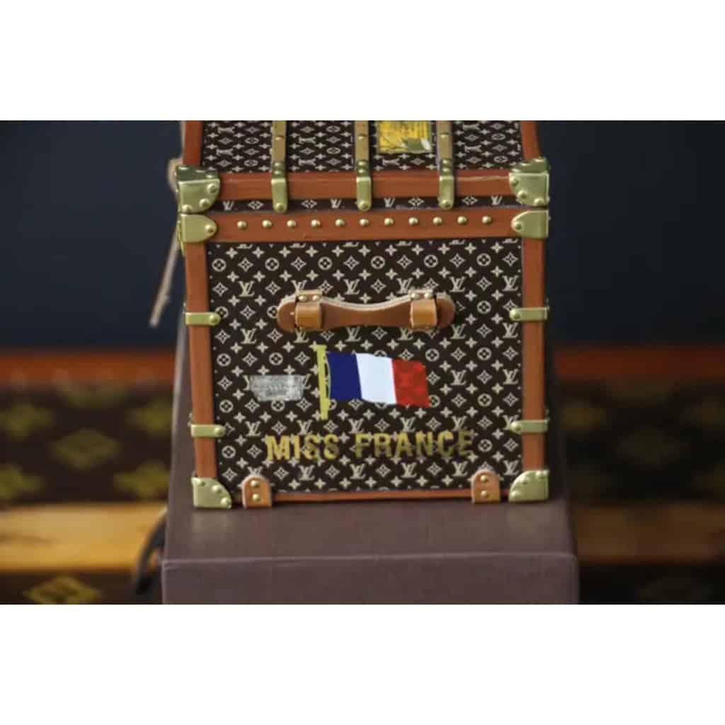 Miniature de malle Louis Vuitton, presse-papier Louis Vuitton, malle Vuitton Miss France 9