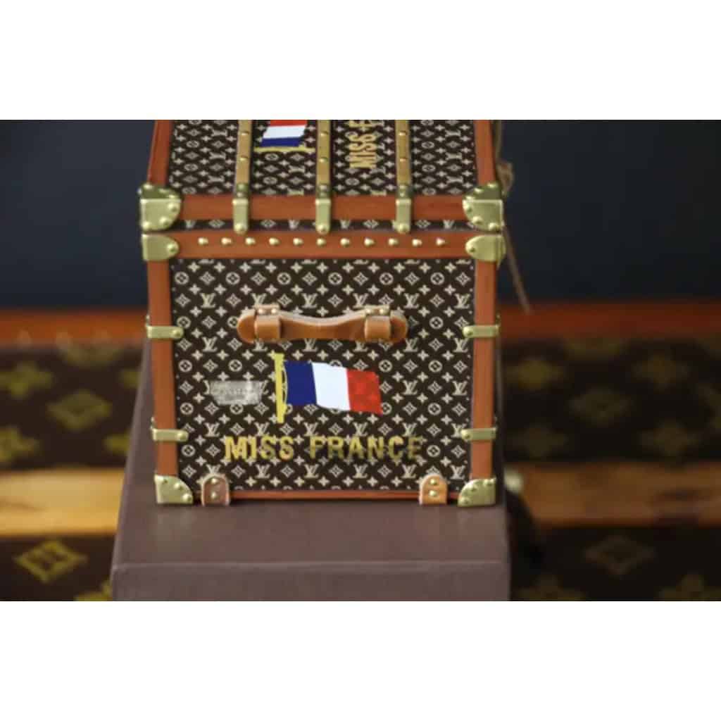 Miniature de malle Louis Vuitton, presse-papier Louis Vuitton, malle Vuitton Miss France 11