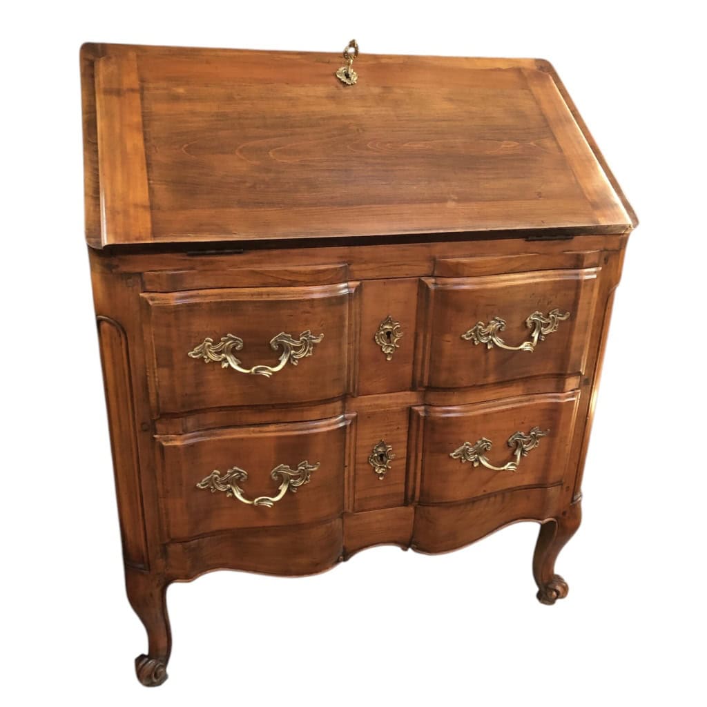 Bureau dit « Scriban » de style Louis XV en bois fruitier ouvrant par un abattant découvrant quatre tiroirs et trois niches. 7