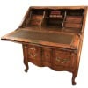 Bureau dit « Scriban » de style Louis XV en bois fruitier ouvrant par un abattant découvrant quatre tiroirs et trois niches. 12