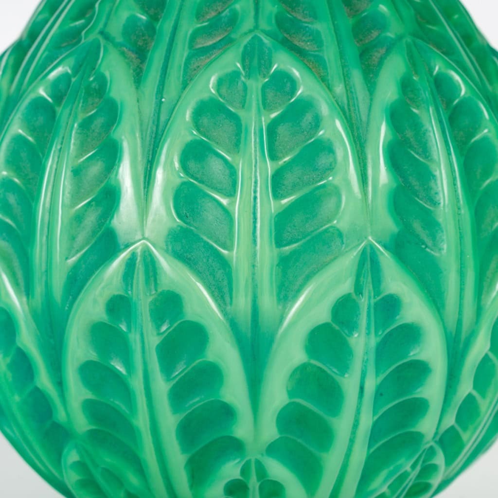 1924 René Lalique – Vase Malesherbes Verre Vert Jade Patiné Vert 6