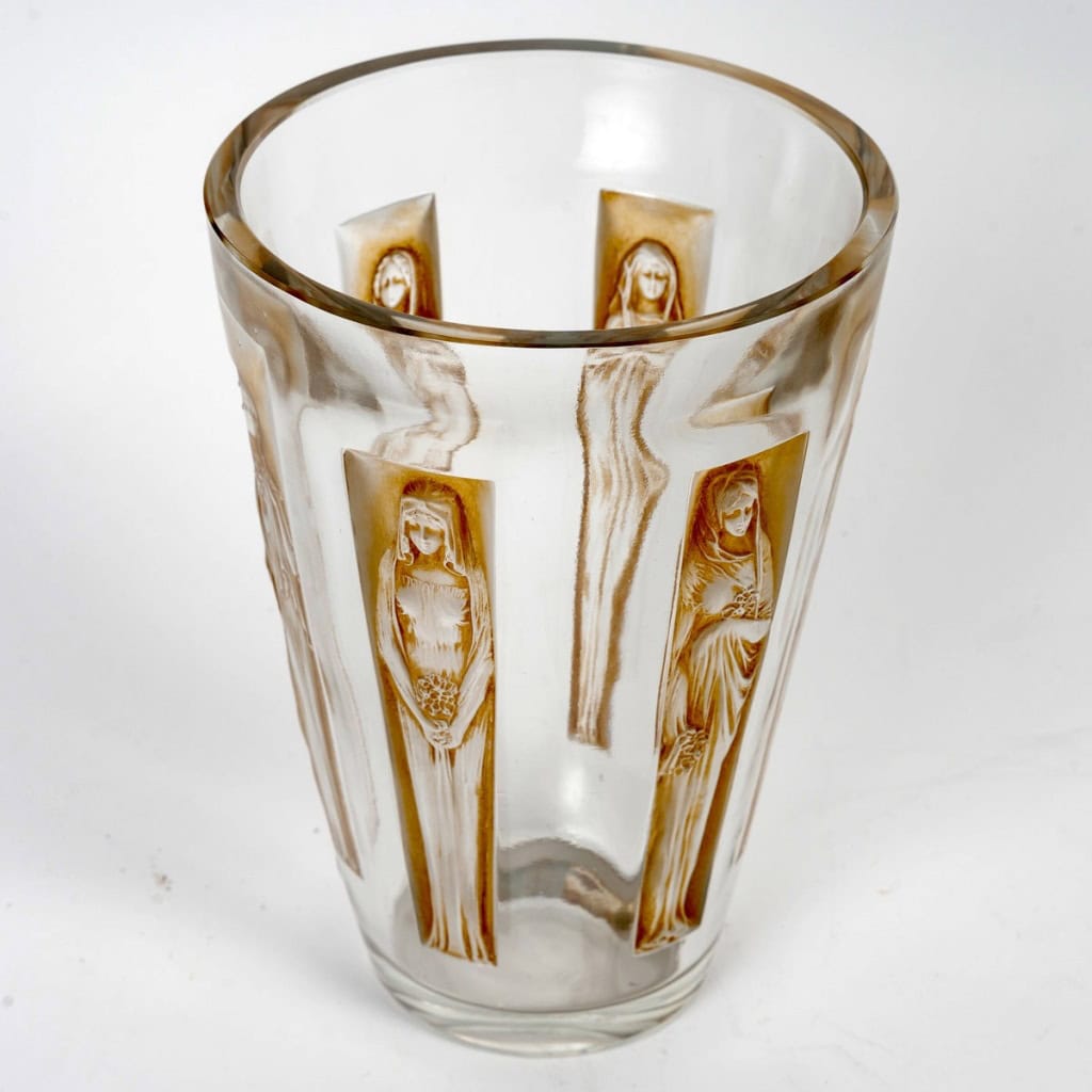 1912 René Lalique – Vase Gobelets Six Figurines Verre Blanc Patiné Sépia 4