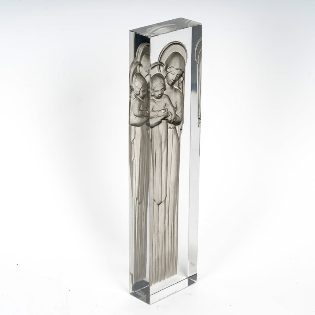 1934 René Lalique – Statuette Vierge A l’Enfant Verre Blanc Patiné Gris 4