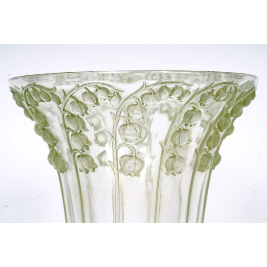 1939 René Lalique – Vase Muguet Verre Blanc Patiné Vert 6