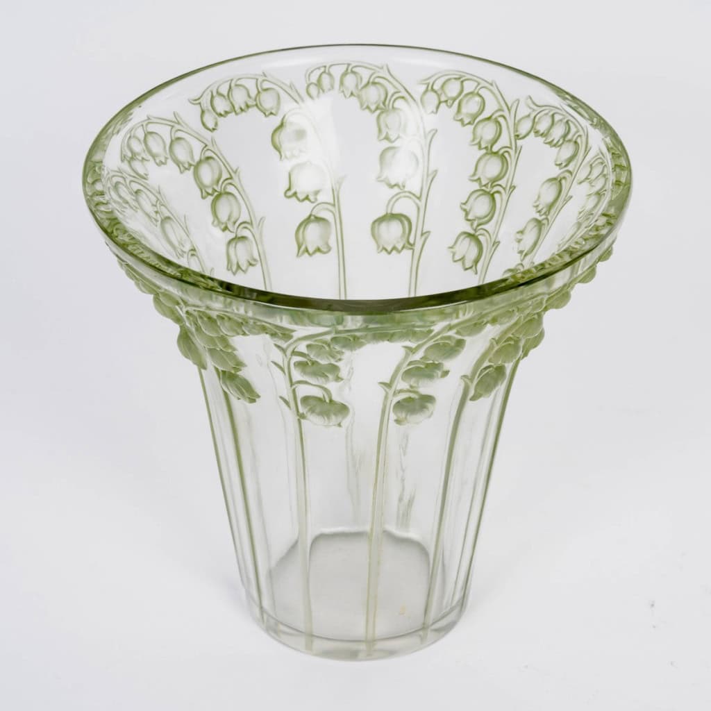 1939 René Lalique – Vase Muguet Verre Blanc Patiné Vert 5