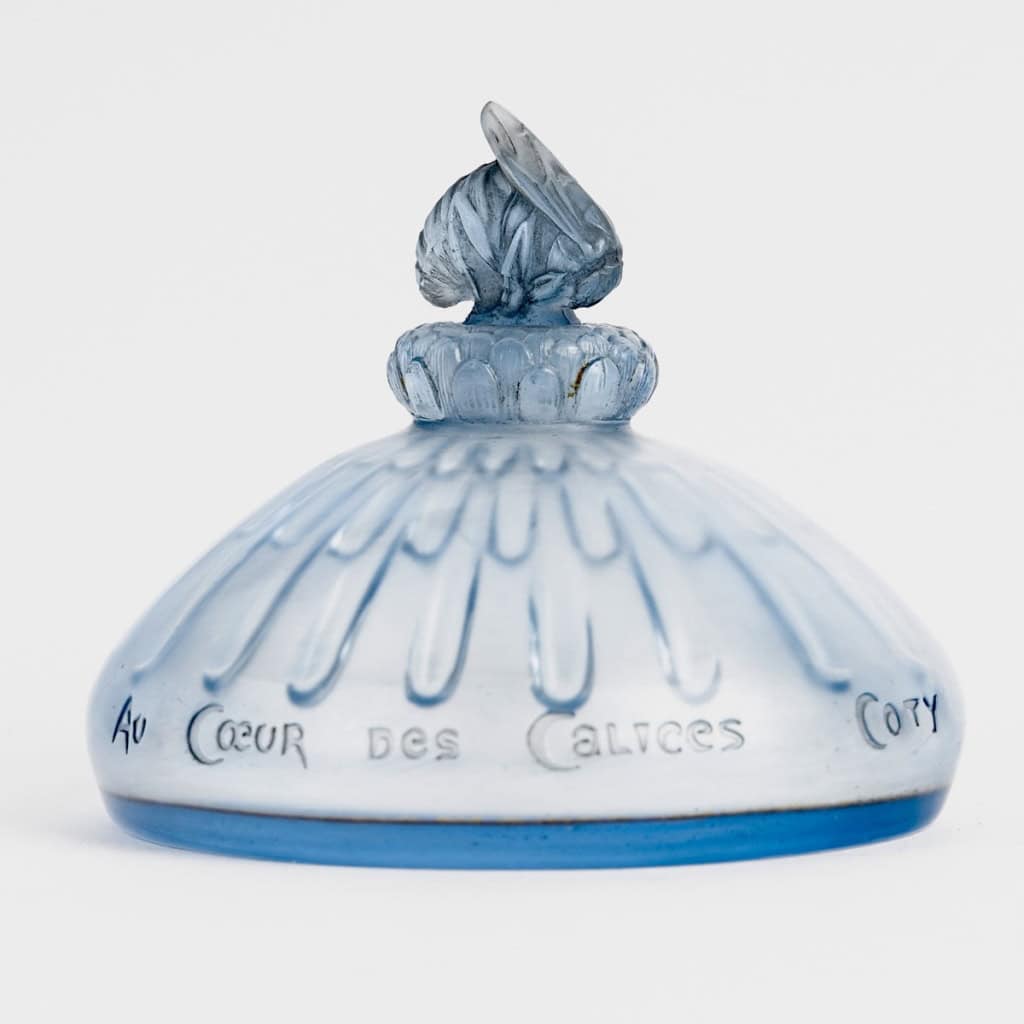 1912 René Lalique – Flacon à Parfum Au Coeur Des Calices Verre Bleu Clair Pour Coty 3