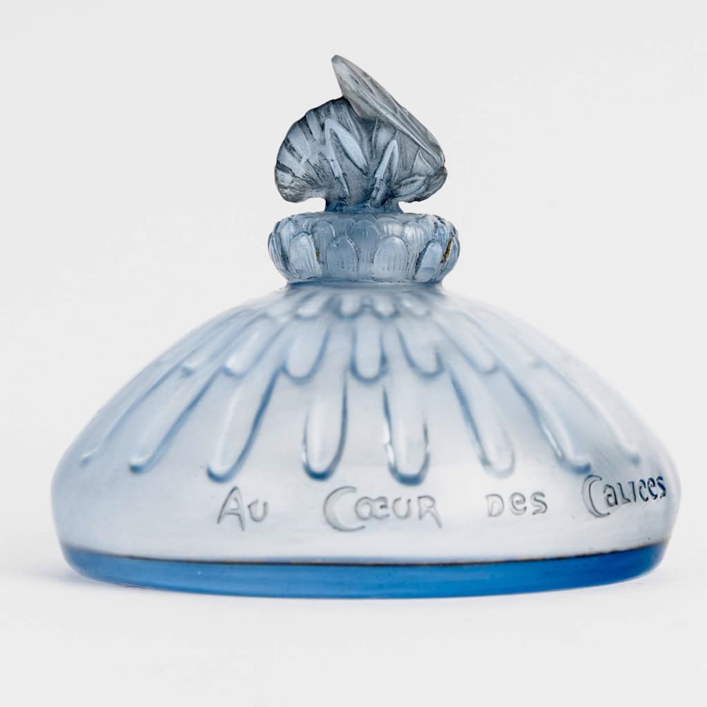 1912 René Lalique – Flacon à Parfum Au Coeur Des Calices Verre Bleu Clair Pour Coty 4