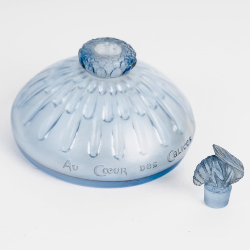 1912 René Lalique – Flacon à Parfum Au Coeur Des Calices Verre Bleu Clair Pour Coty 5