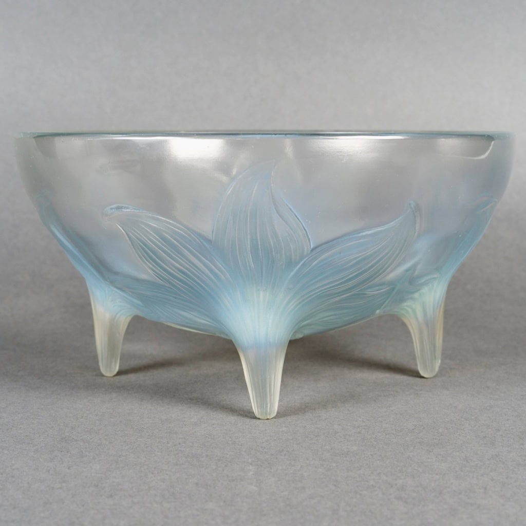 1924 René Lalique – Coupe Lys Verre Opalescent Patiné Bleu 4