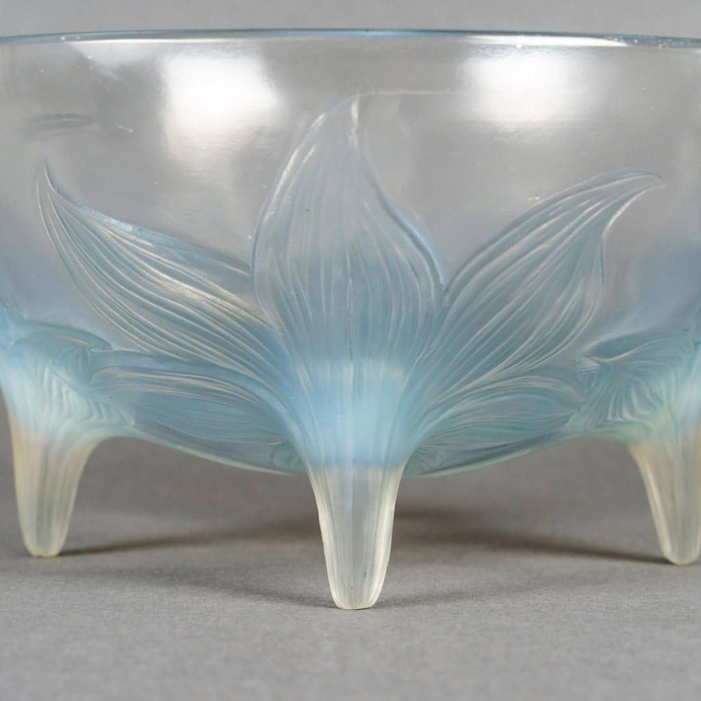 1924 René Lalique – Coupe Lys Verre Opalescent Patiné Bleu 8