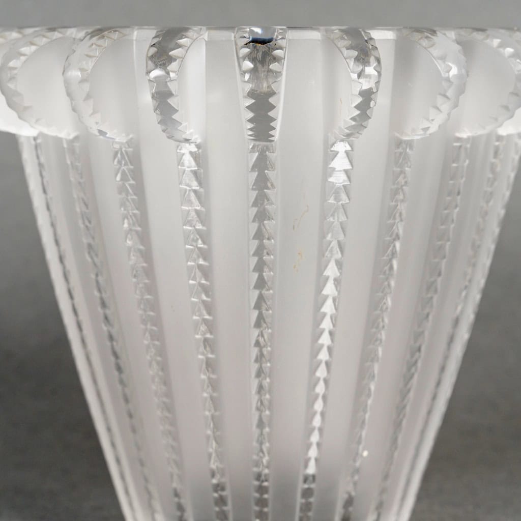 1936 René Lalique – Vase Royat Verre Blanc 4