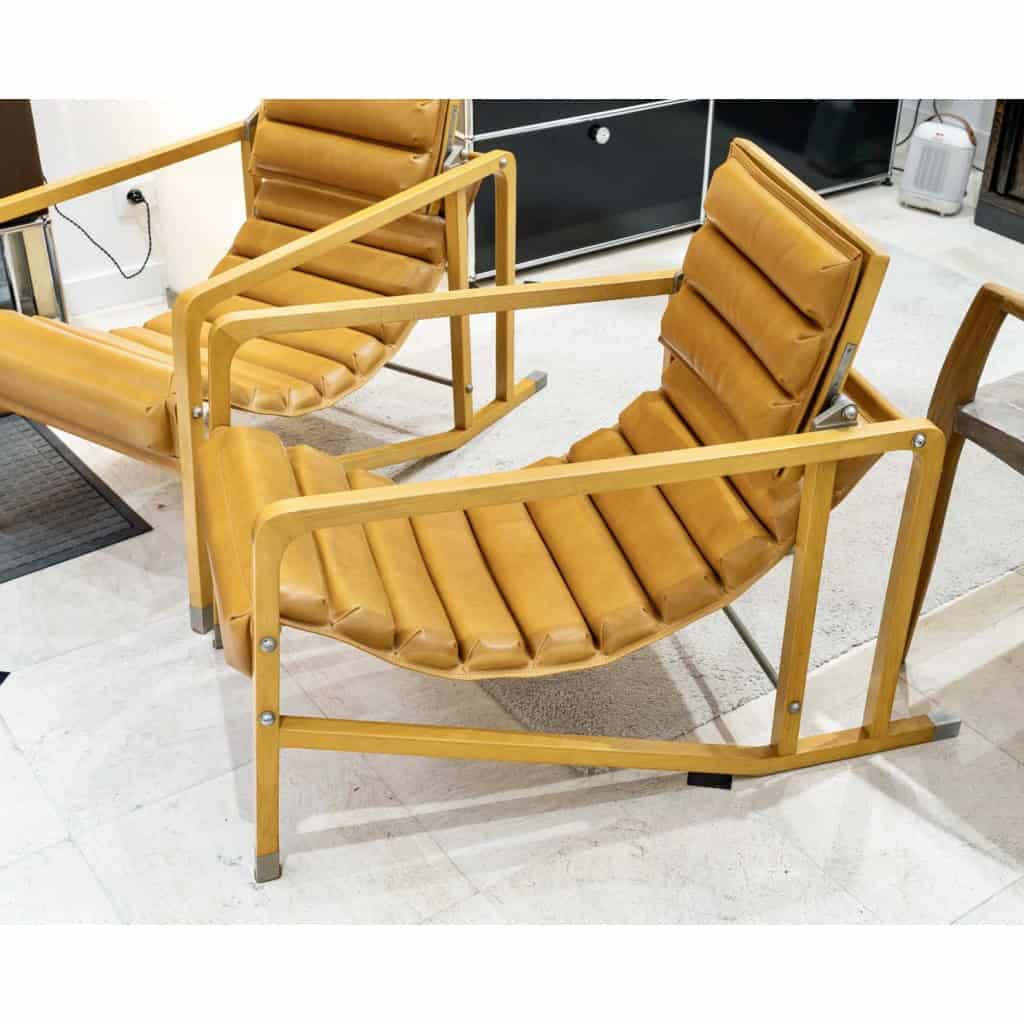 Eileen Gray – Ecart International – Paire De Transats Cuir Gold Et Bois Naturel 5