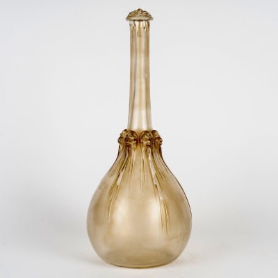 1914 René Lalique – Carafe Art Nouveau Six Têtes Verre Blanc Patiné Sépia