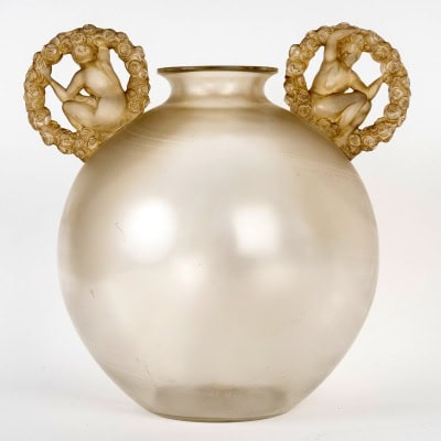 1926 René Lalique – Vase Ronsard Verre Blanc Patiné Sépia