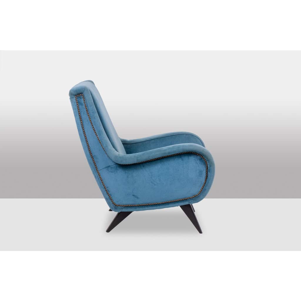 Fauteuil en velours bleu, piètement en hêtre. Années 1950. LS4410409A 5