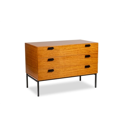 André Monpoix. Commode en merisier blond vernis. Années 1960. LS62821109M 3