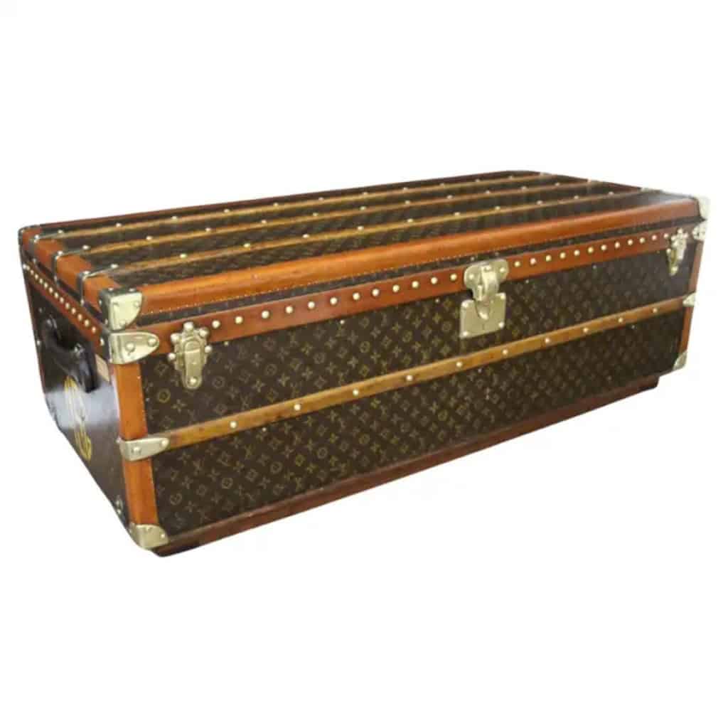 Grande malle Louis Vuitton cabine de 130 cm datant des années 1920-1930 3