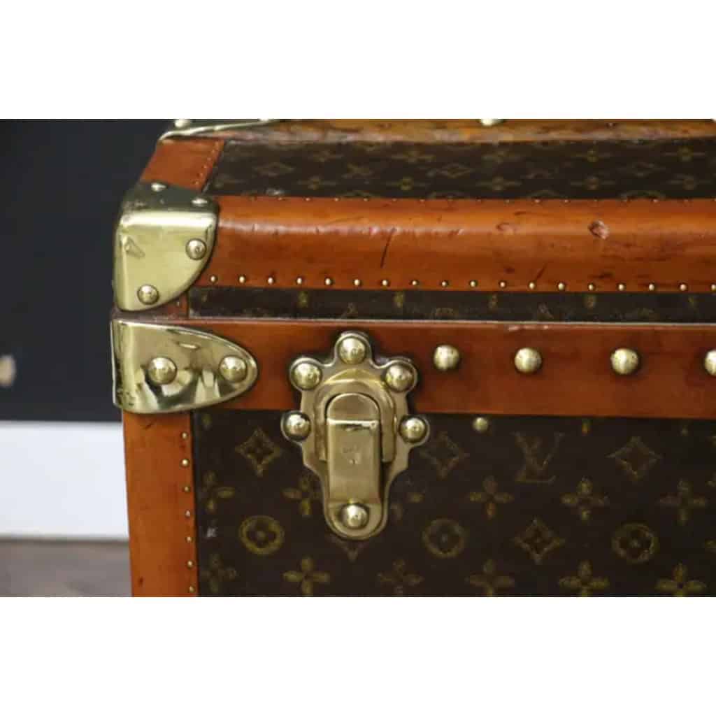 Grande malle Louis Vuitton cabine de 130 cm datant des années 1920-1930 6